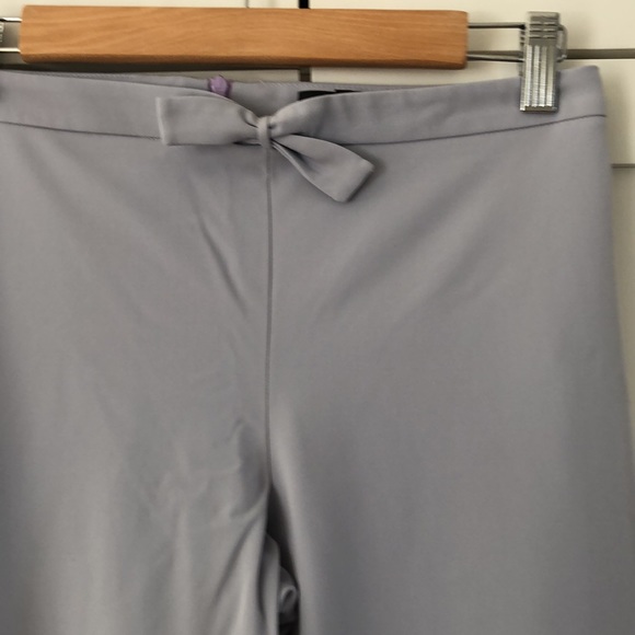 BCBG Max Azria Mauve Wide Leg Cropped Pants with Back Zip and Bow on Front 4 - Picture 2 of 4